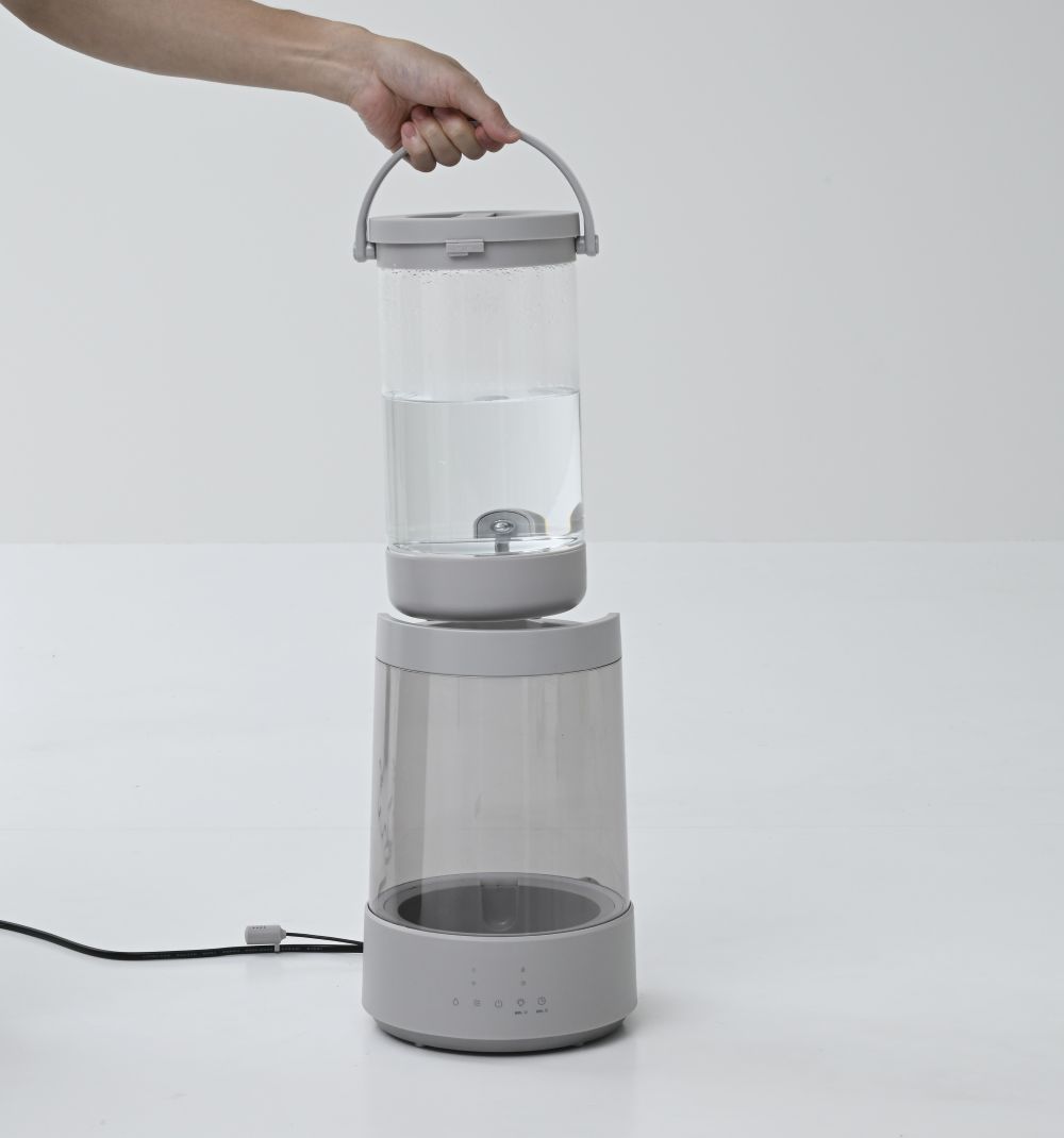 着脱がしやすい取っ手付きの水タンク