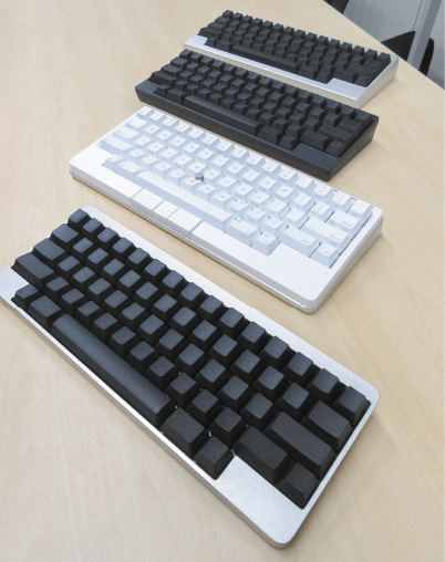 手前が「HHKB Professional Elite」。奥は歴代のHHKBシリーズ