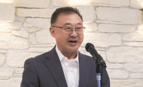 決意を述べる銭谷本部長