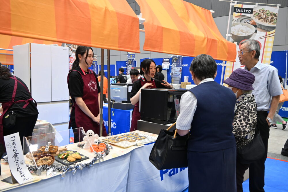 広島県産の新米を用意し試食をふるまった