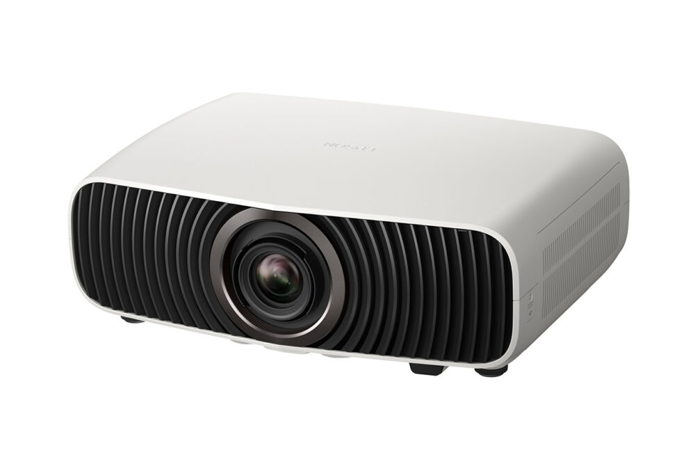 エプソンジャパン、3600lmの4K家庭用プロジェクター発売　明るいリビングでも高画質な大画面　設置性・拡張性で自由なシアター環境