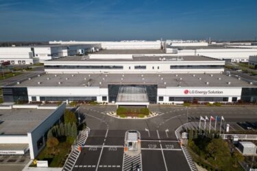韓国LGエナジー、独メルセデス向け新型円筒電池を量産化　28年から供給　