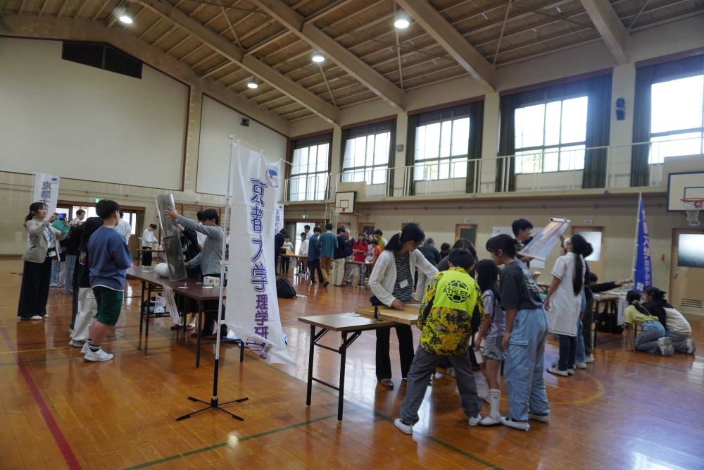 12の体験ブースを用意