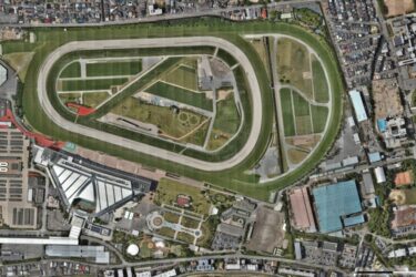 西菱電機、阪神競馬場をドローンで全域空撮・測量　撮影データ、JRA初の実務向け導入　ソリューションを多様な業界へ展開